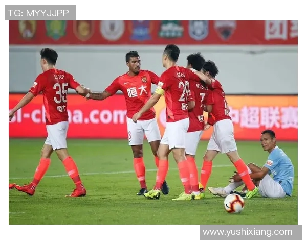 恒大主场迎战香港东方争夺中超联赛关键三分的激烈对决