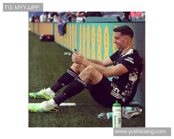 马丁内斯的传奇旅程与足球生涯的辉煌成就探讨